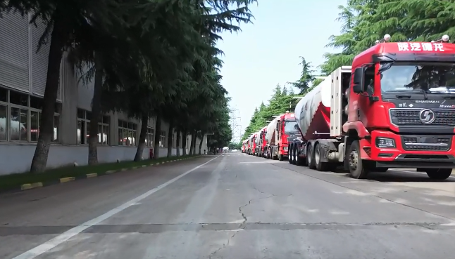 大單!100臺#粉罐半掛車 陸續(xù)發(fā)車，震撼#航拍